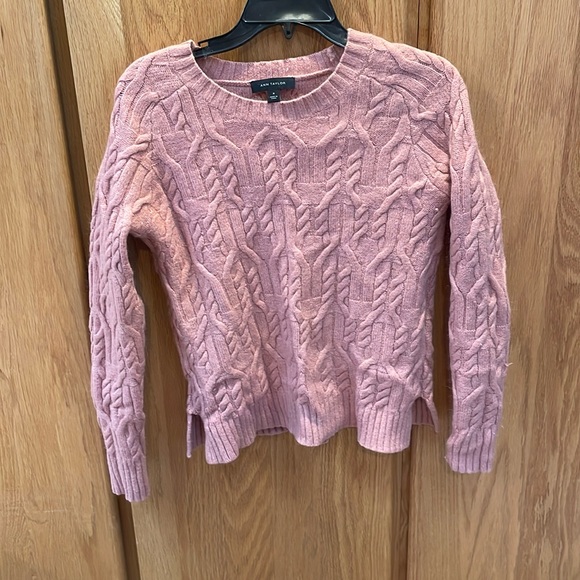 Ann Taylor Aran Crewneck Rose Salmon Pink Cable Knit Sweater M - Picture 4 of 6